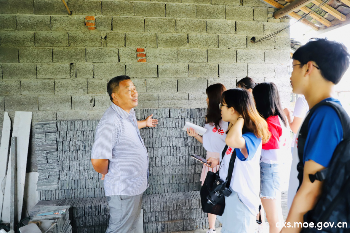 茂林花砖手艺人纪建新：伴灰泥黑瓦，绽半生芳华