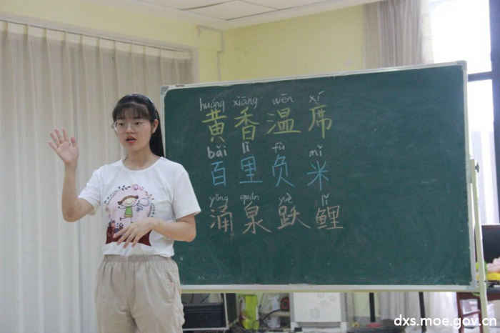 安师大学子开展多彩课堂：经典演绎 筑梦童心