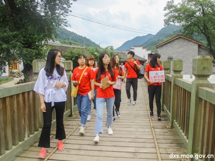 双色并举铸梦旅，产业联动振乡村