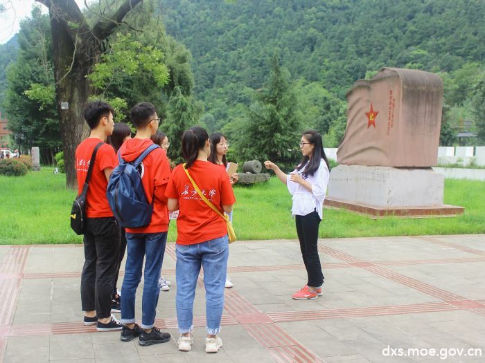 双色并举铸梦旅，产业联动振乡村