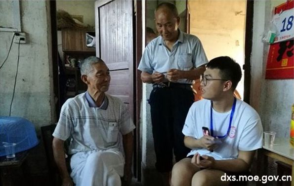 长沙医学院志愿服务团队关爱退休乡村老教师