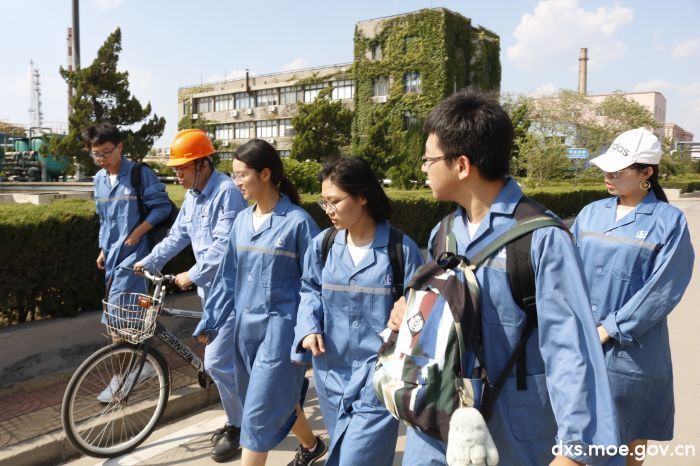 中石大学子赴青岛石化：寻访炼油厂 探求油品升级道路