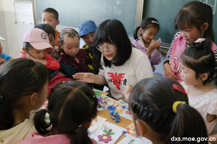浙大文化之光走进青海山区，给孩子们独特的陪伴体验