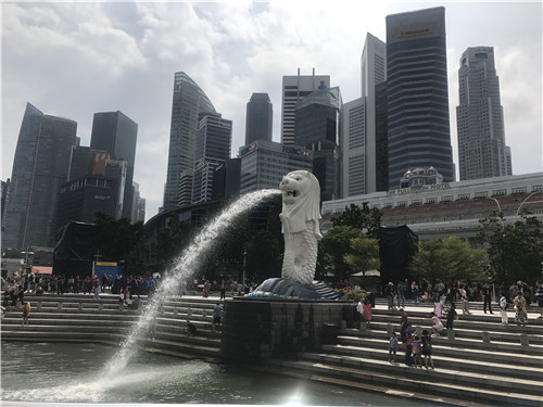 新加坡能被列为全球最适合儿童成长的国家的原因是？