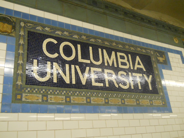 哥伦比亚大学每年接收多少留学生？