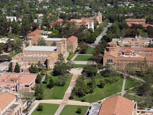 加州大学洛杉矶分校的地理位置是怎样的？