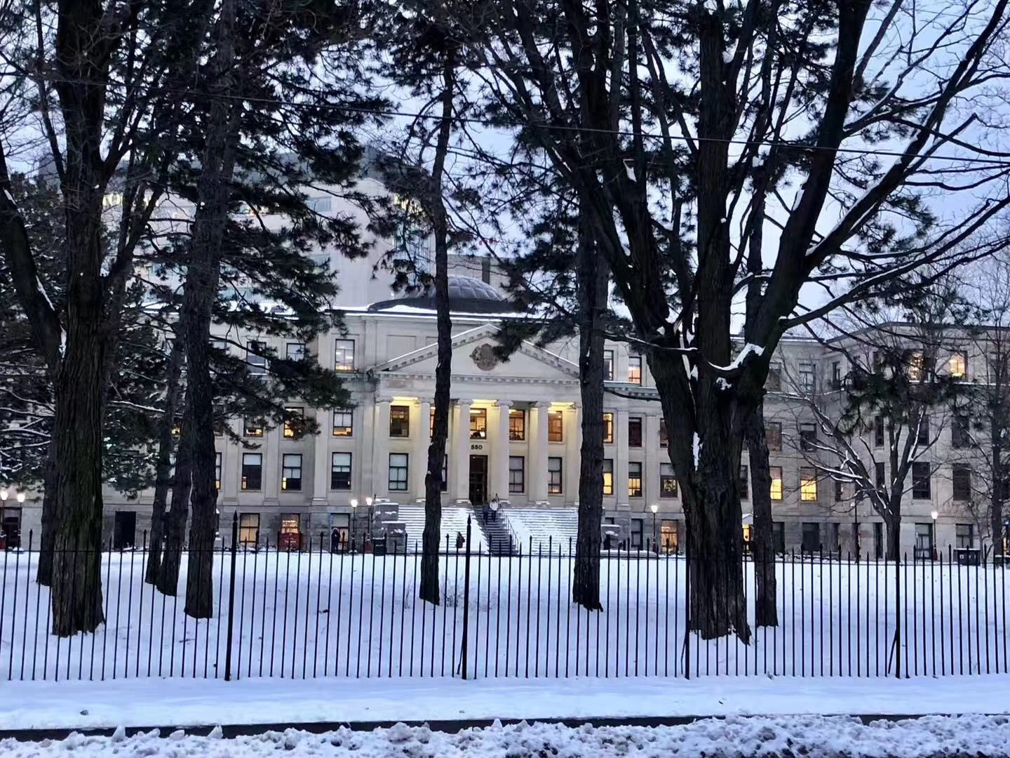 加拿大留学后移民，为什么都说选择College反而更会容易？