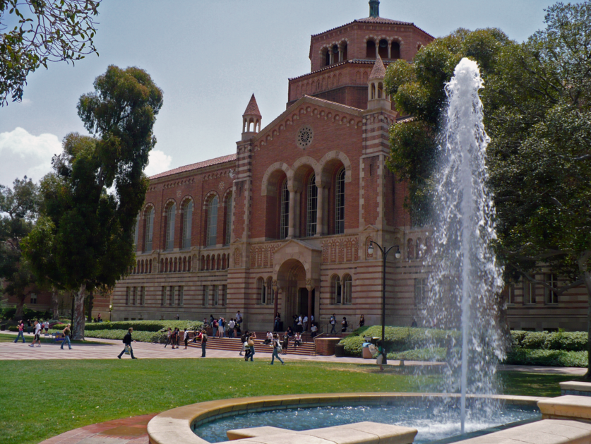 加州大学洛杉矶分校在哪个市，当地气候条件如何？