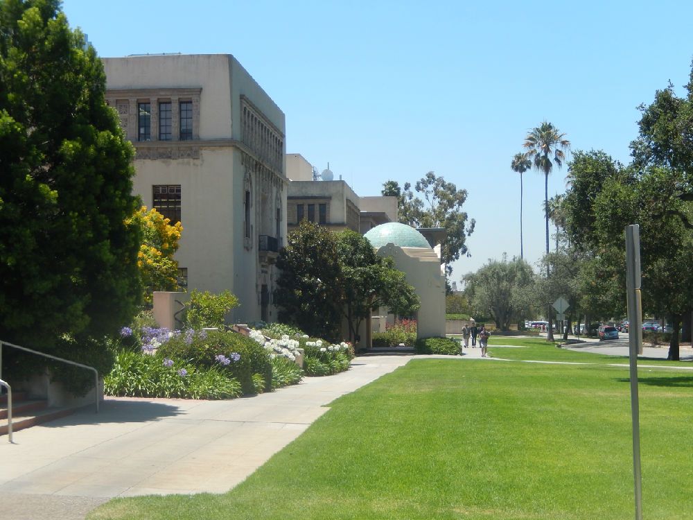 加州理工学院和康奈尔大学哪个好？