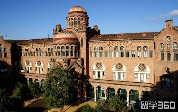 林同学高考300多分，他是怎么拿到西班牙巴塞罗那大学offer的！