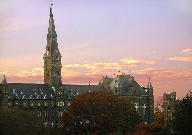 乔治城大学和美国圣母大学哪个好？