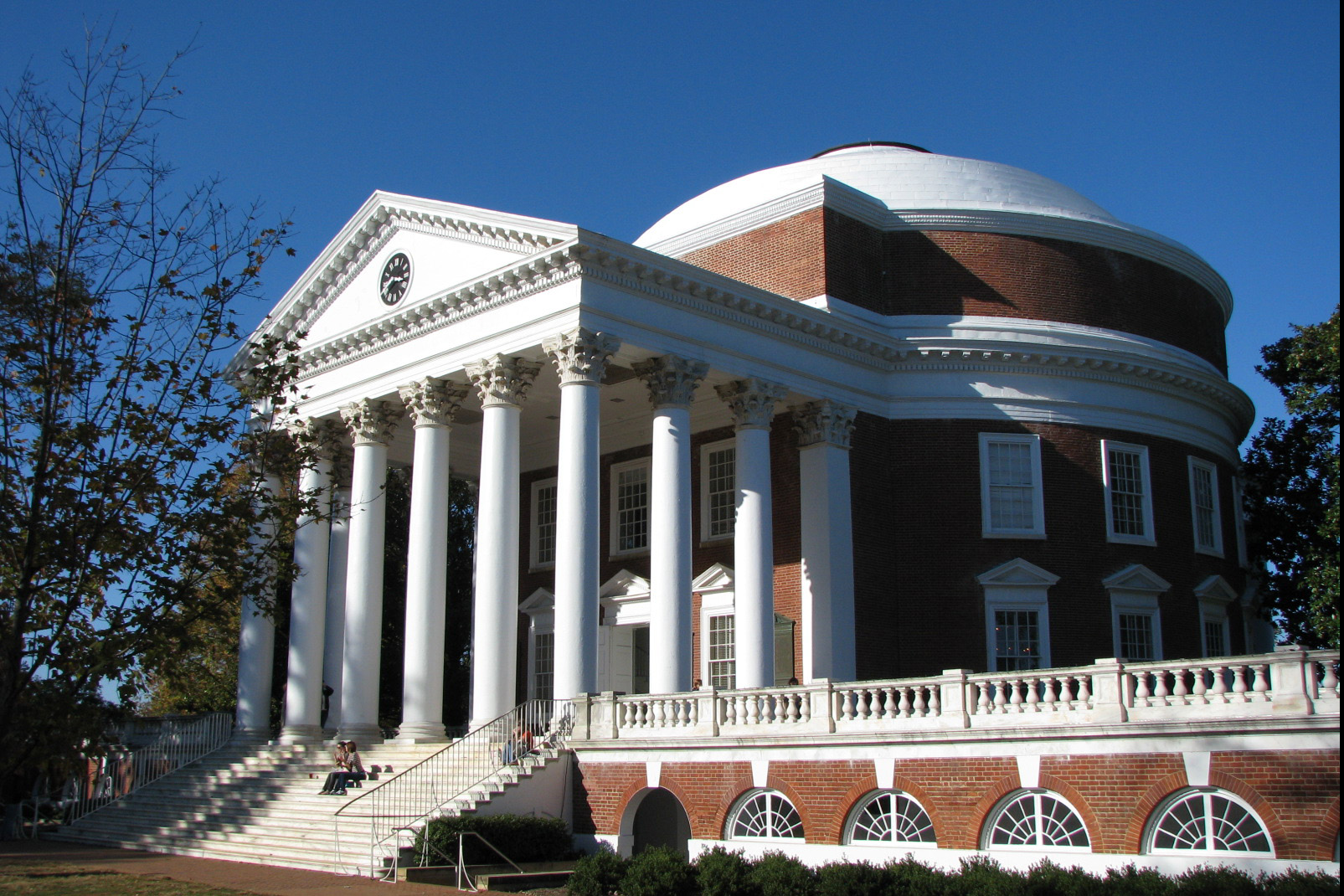 弗吉尼亚大学和密歇根大学安娜堡分校哪个好？