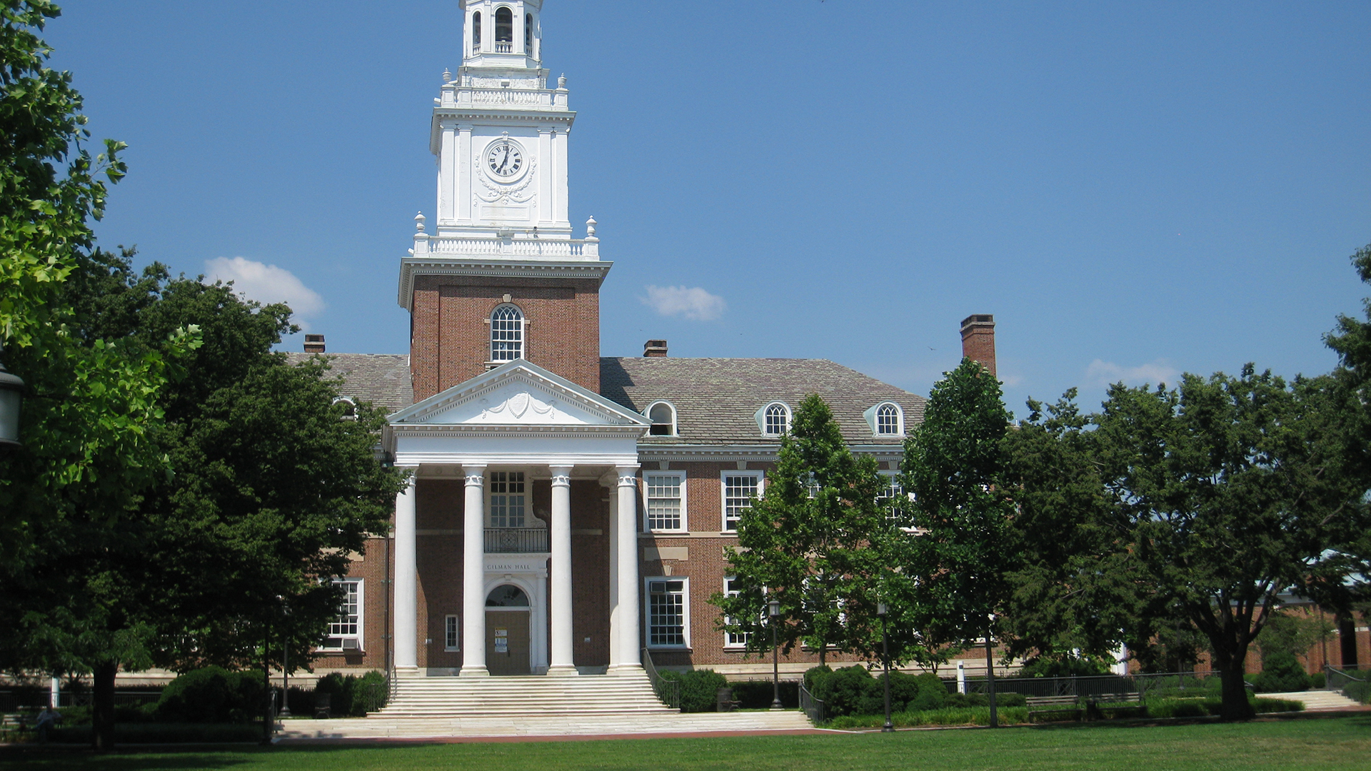 约翰霍普金斯大学和麻省理工学院哪个好？