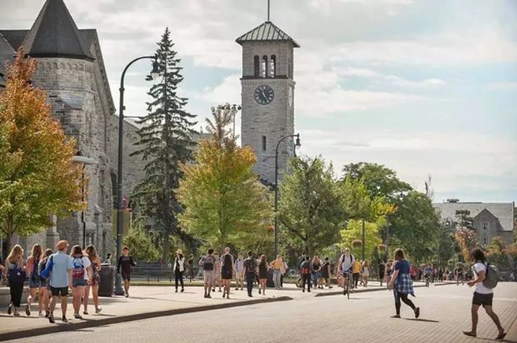 加拿大大学与中国大学相比，到底有哪些不同？