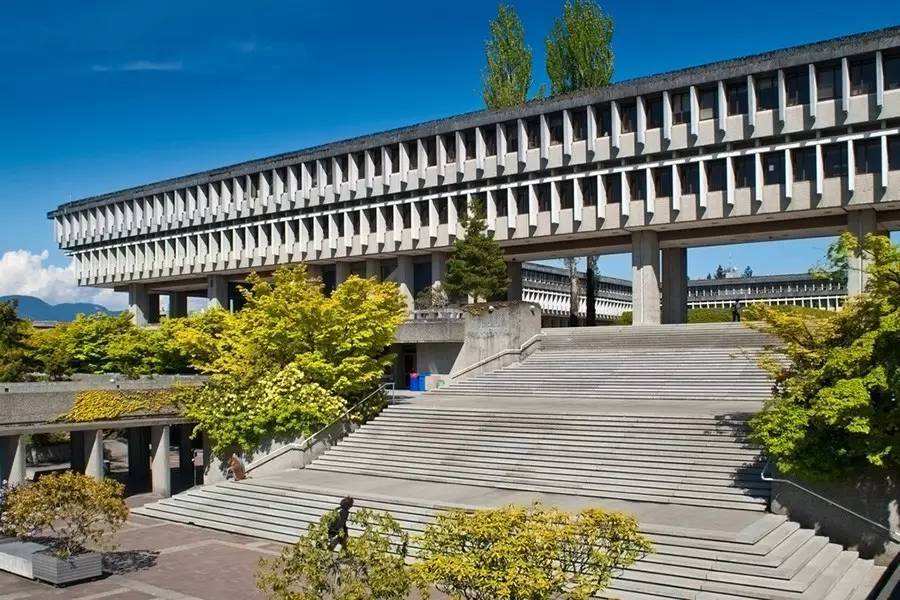 西蒙菲莎大学本科
