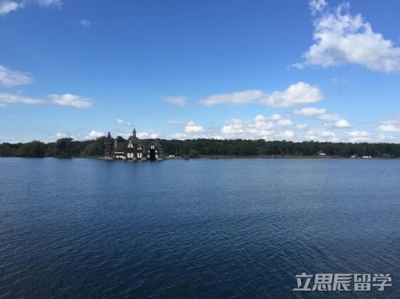 去加拿大留学大概多少钱