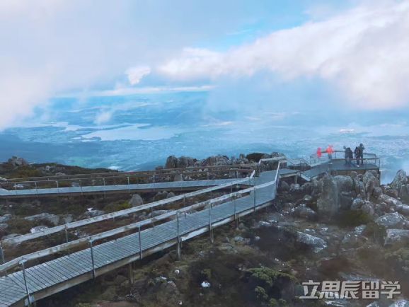昆士兰大学的的学费