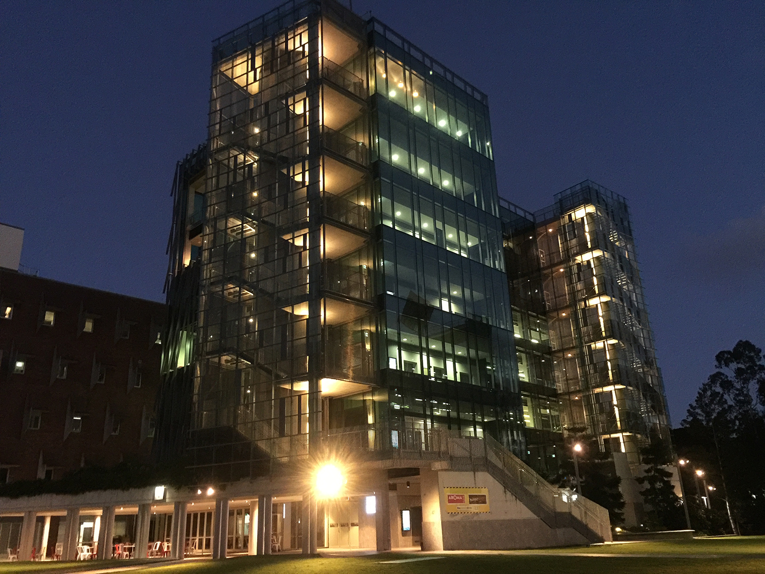 昆士兰科技大学申请费
