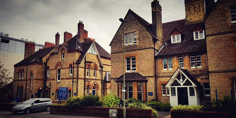 英国牛津大学硕士学费