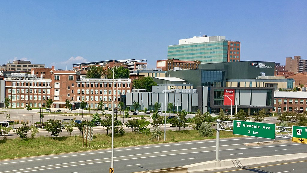加拿大布鲁克大学地址