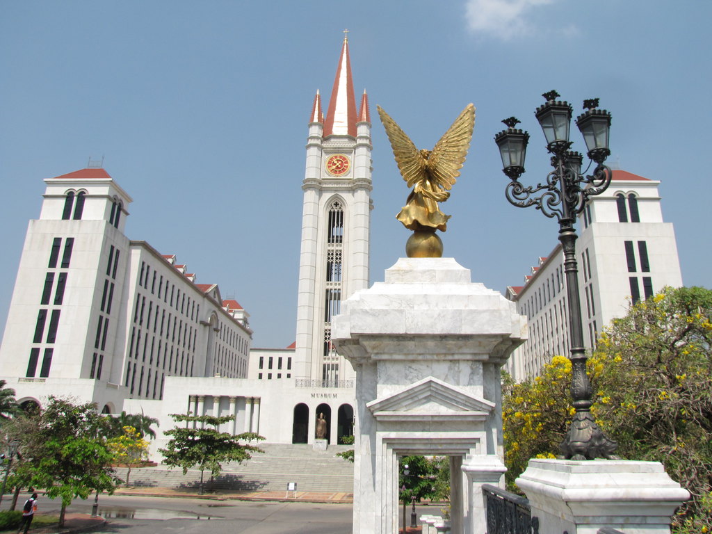 泰国易三仓大学留学优势和特点