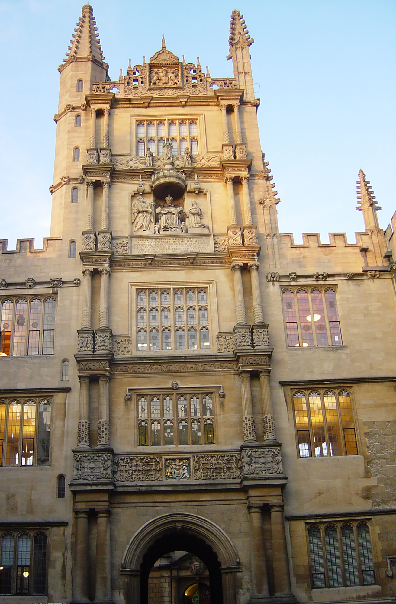 【英国留学】为什么牛津、剑桥和伦敦地区拥有世界上最好的大学？