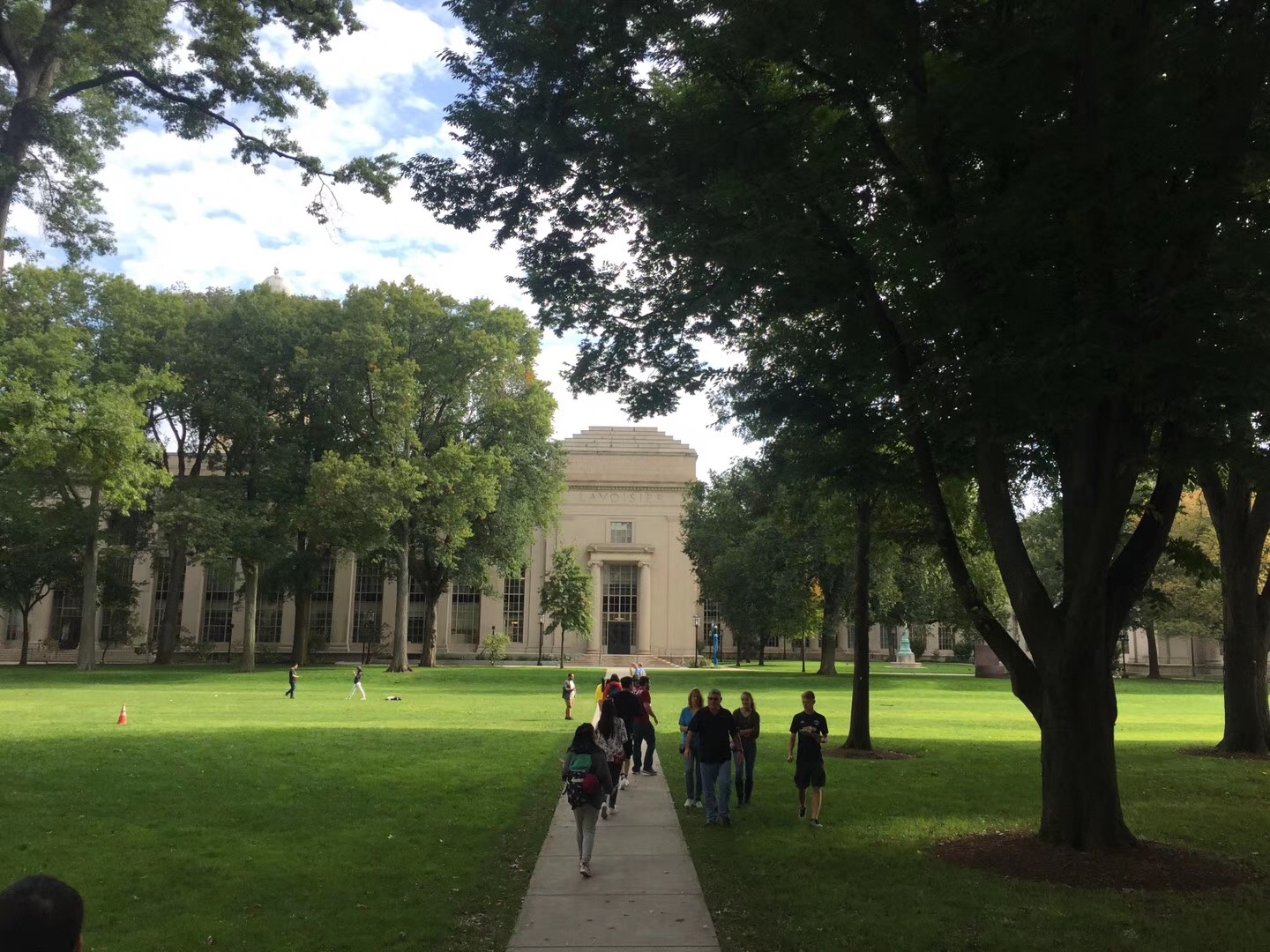 美国密歇根大学安娜堡分校中国留学生申请越来越多，去美国读密歇根大学安娜堡分校怎么样？