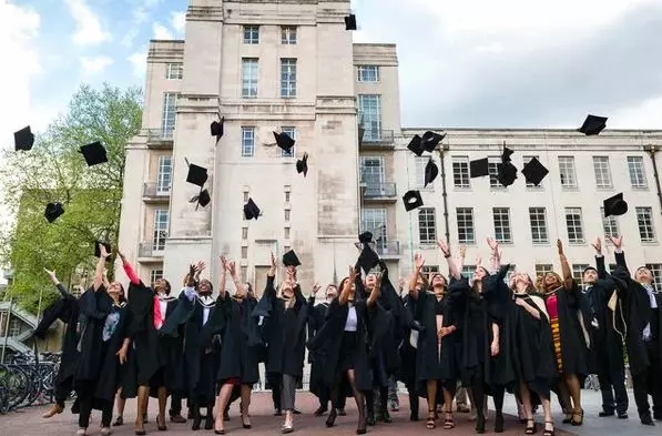 伦敦大学伯贝克学院毕业生薪水英国领先是如何做到的？