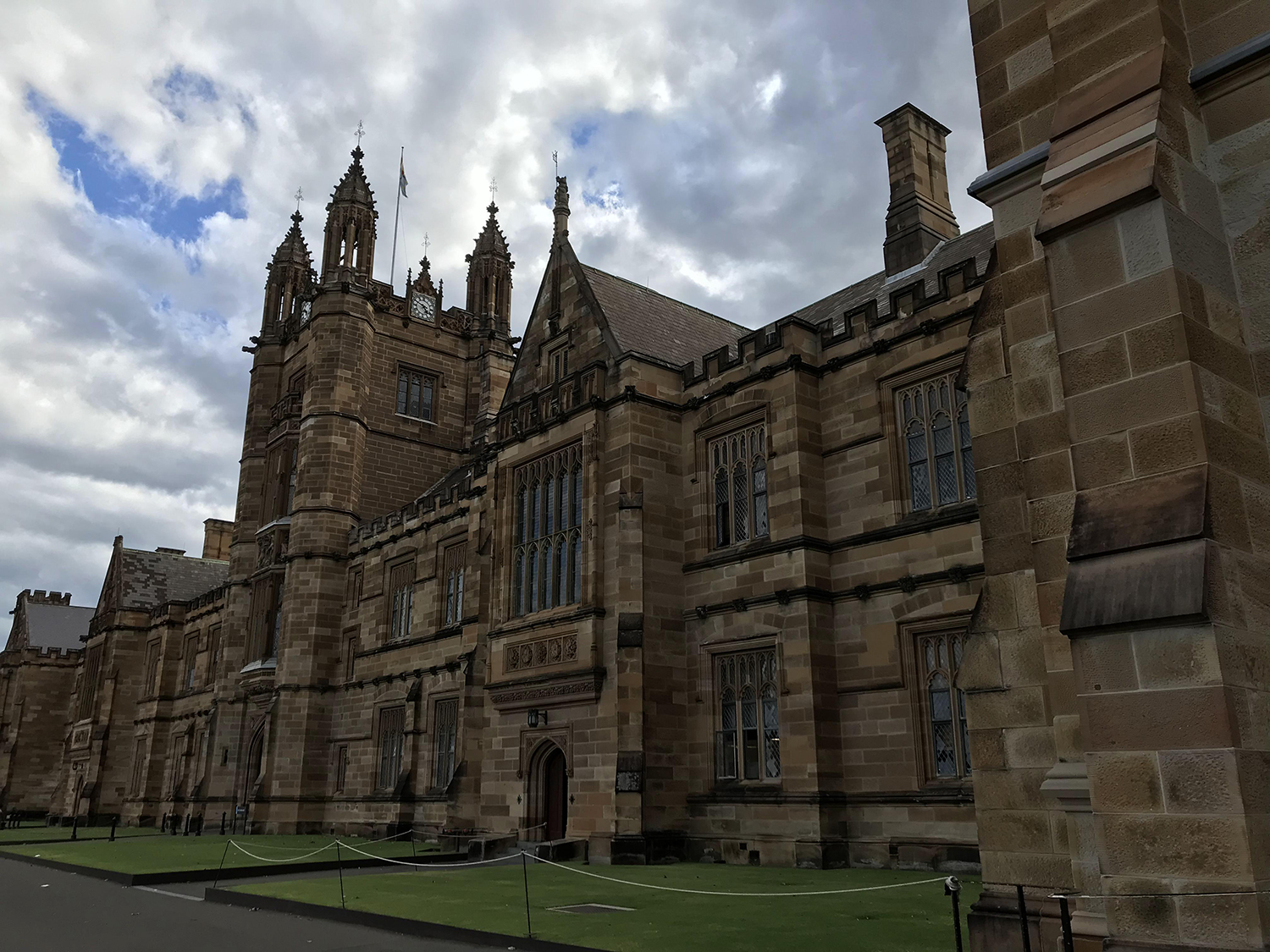 去悉尼大学留学大约需要多少费用？