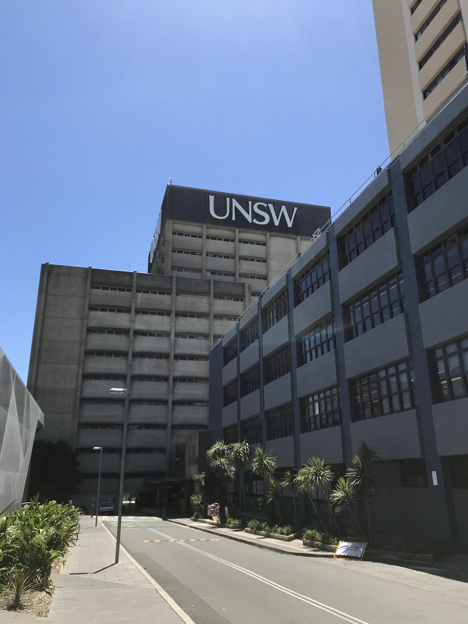 新南威尔士大学毕业后平均年薪是多少？