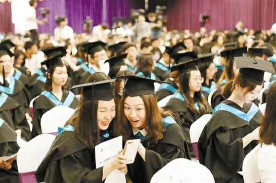 香港大学到底是个什么档次的学校？