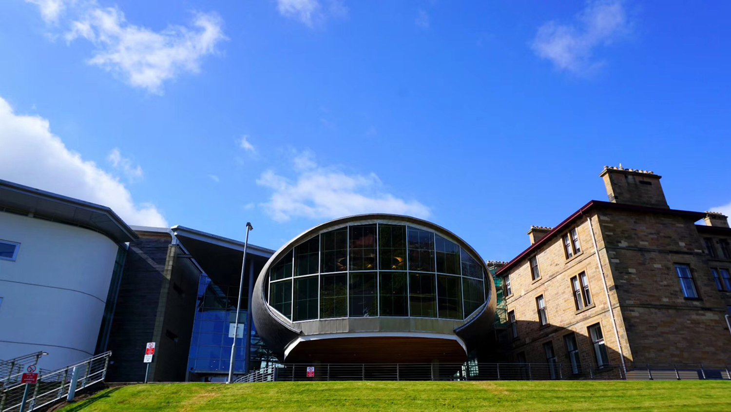 爱丁堡龙比亚大学申请要求