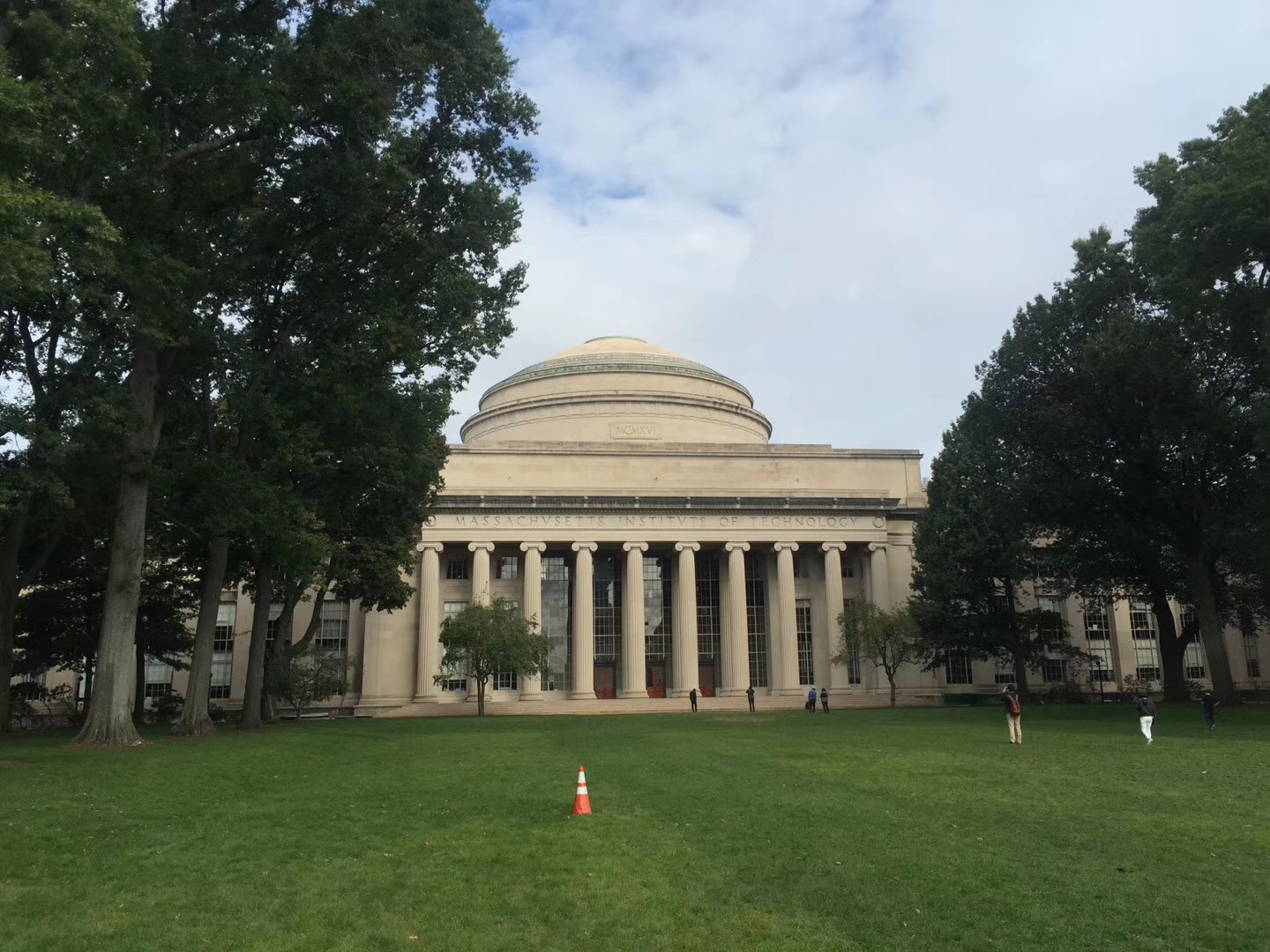 去麻省理工学院读研一年的费用大概是多少？