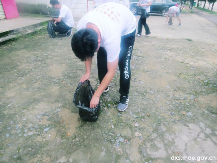 江西师范大学：吹响垃圾分类号角 助力美丽集镇建设