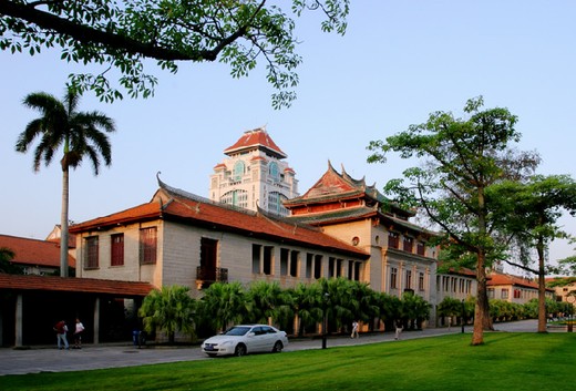 马来西亚吉隆坡建设大学学费