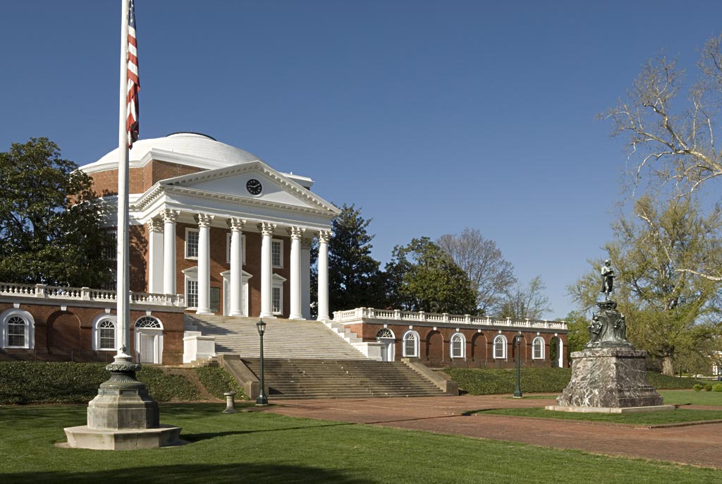 弗吉尼亚大学和美国圣母大学哪个好？