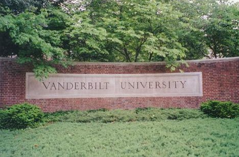 范德堡大学和乔治城大学哪个好？