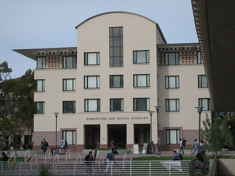 加州大学圣塔芭芭拉分校和佩珀代因大学哪个好？
