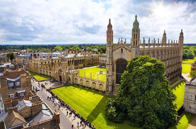 一所英国大学可以同时申请两个专业吗？