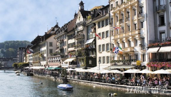 到瑞士留学需要家长陪同吗？