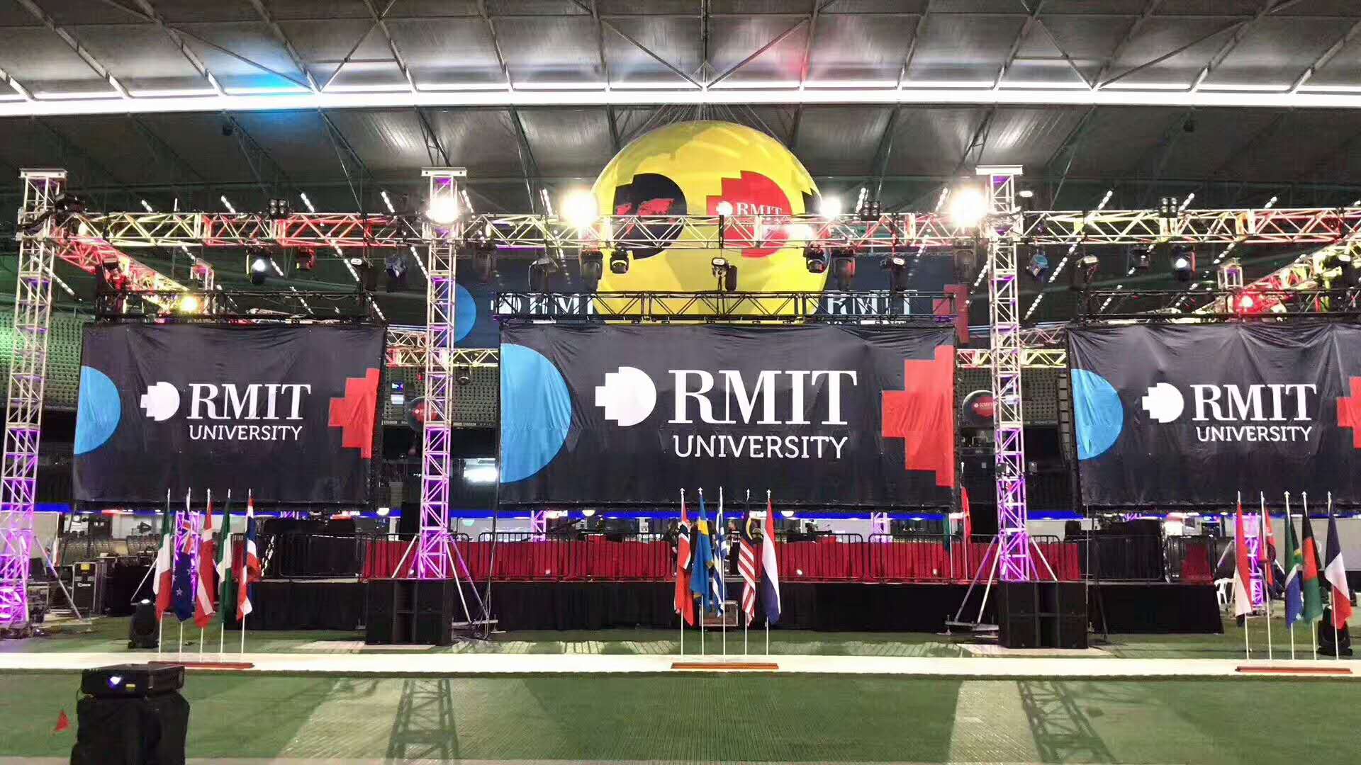RMIT全城狂欢毕业典礼，制霸全澳轰动世界！
