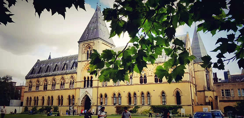 你知道牛津大学在英国哪吗？