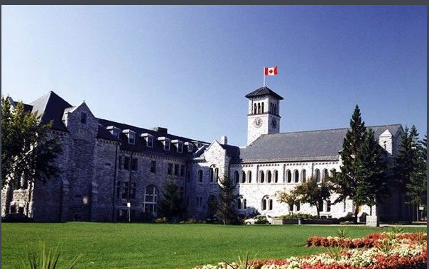皇后大学和加拿大渥太华大学哪个好