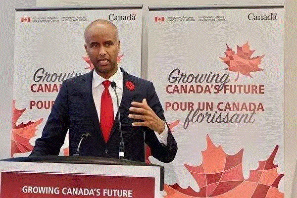 加拿大移民局拟未来3年迎超过100万个新移民