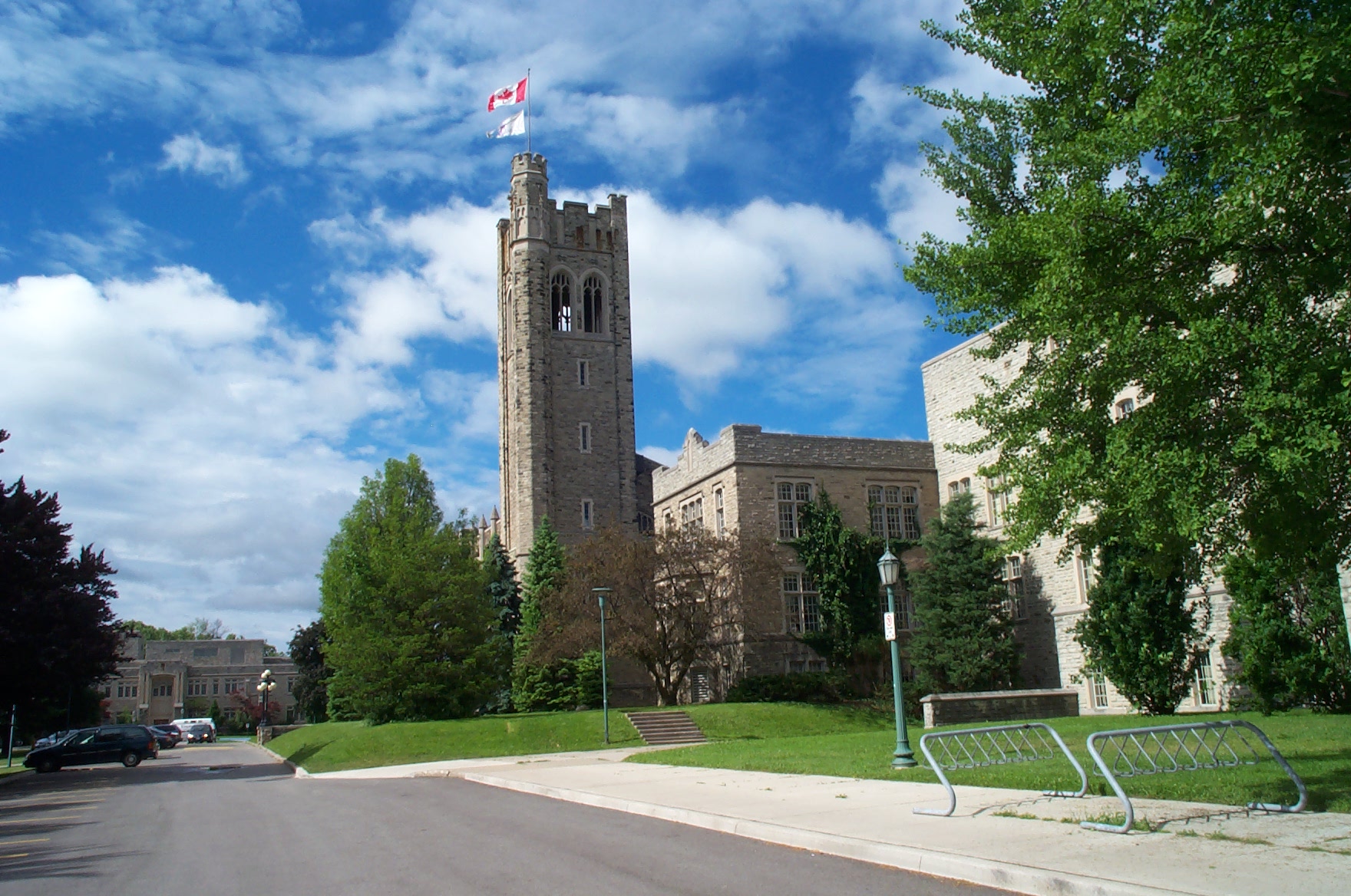 努力点可以考上西安大略大学国王学院吗？